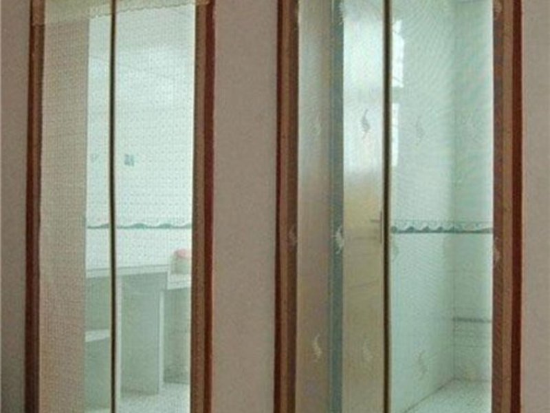 Сетка москитная на магнитах- это специализированное изделие Правильная навеска штор магнитных