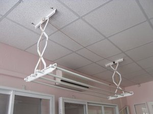 Нюансы выбора вида сушилки для белья на балкон