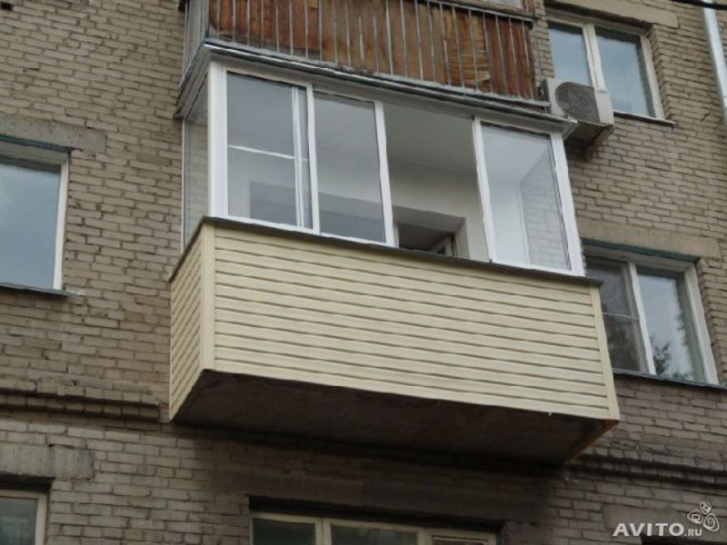 Наружная обшивка балкона сайдингом Обшивка балкона снаружи