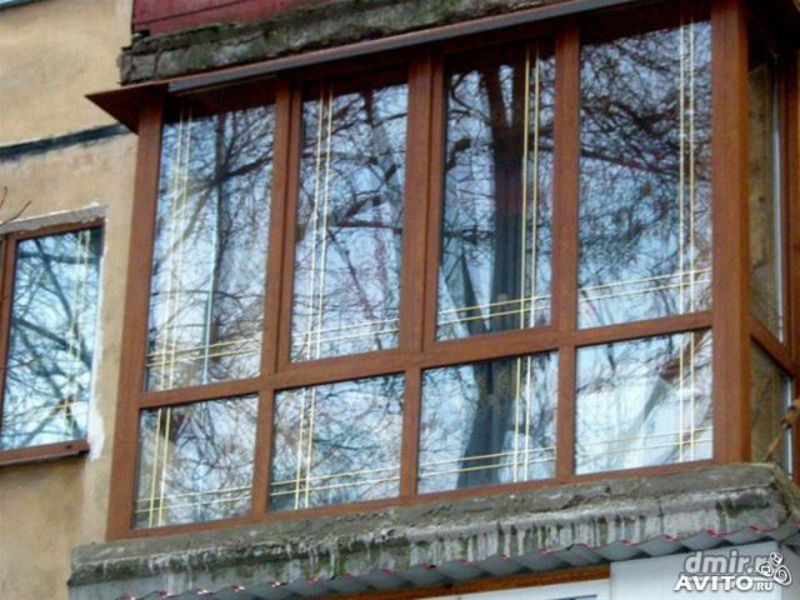 Французские балконы выполняются в различных формах Плюсы и минусы французского остекления