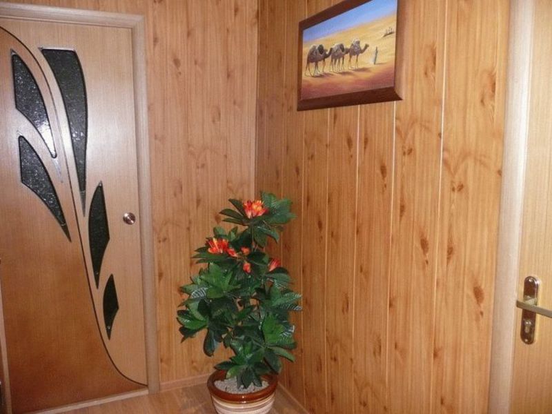 Как правильно уложить ламинат на стену Отделка стен ламинатом